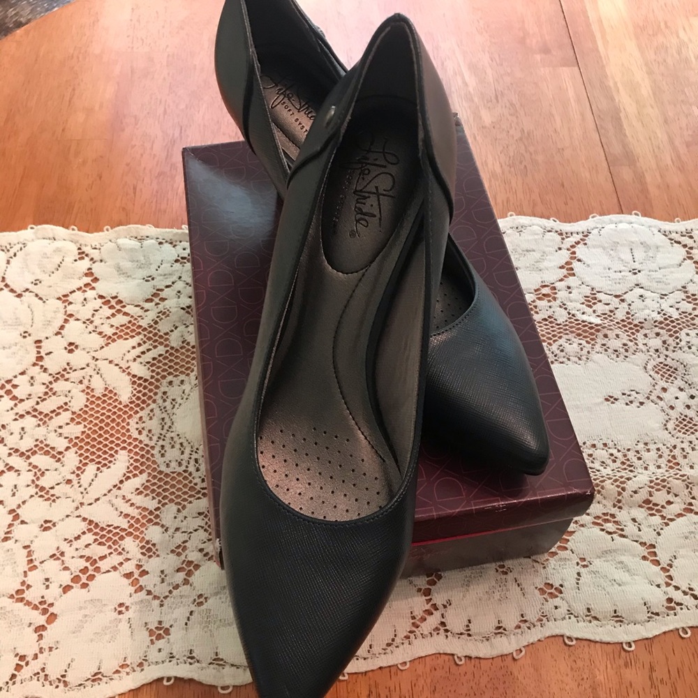 Beautiful Navy Life Stride Heels